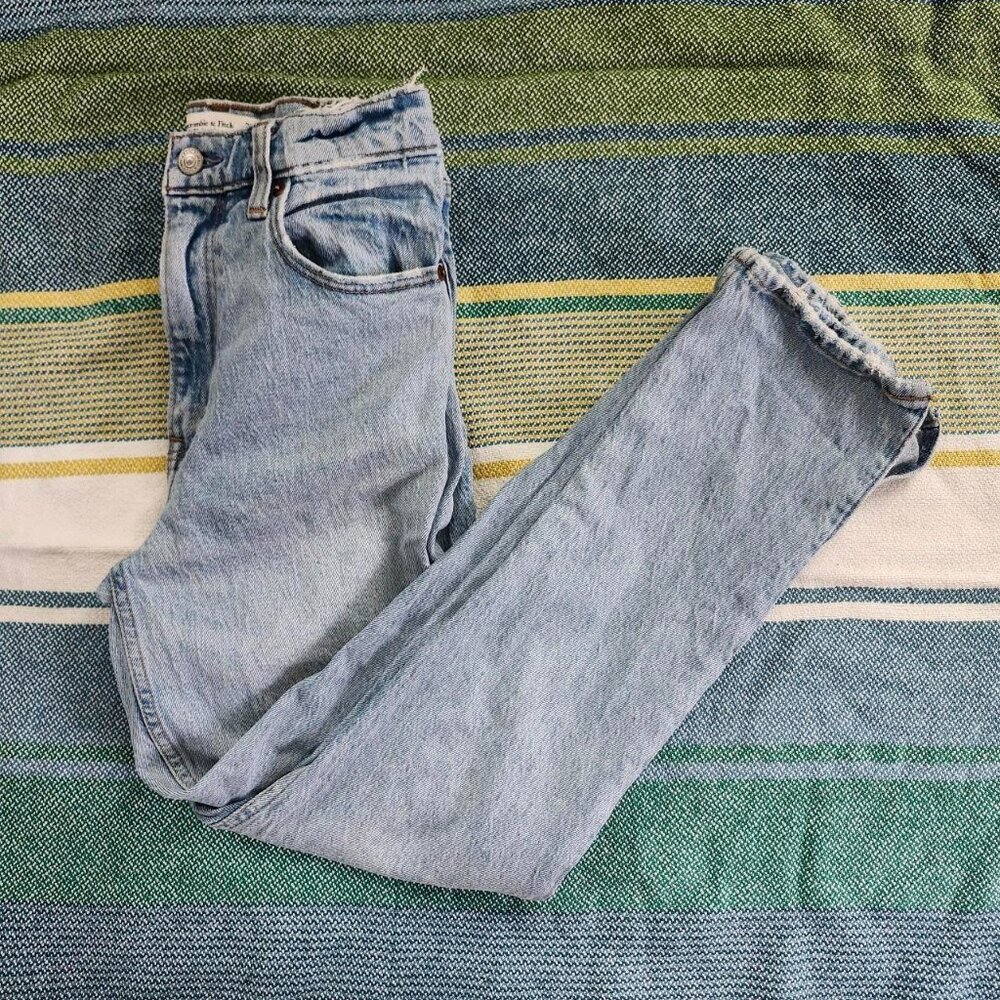 Abercrombie & Fitch light wash '90s ultra high rise straight jeans